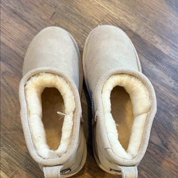 Cozy Bear Paw Shearling Ankle Boots - Picture 3 of 5